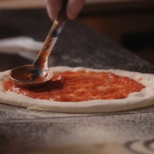 Kako napraviti podlogu za picu kod kuće: odnos brašna i vode i vreme narastanja testa