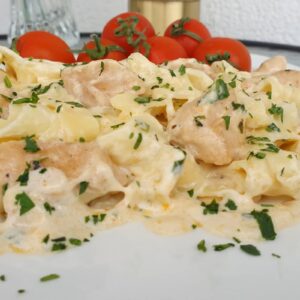 Kako napraviti domaću pastu sa piletinom i pavlakom: brz ručak za 30 minuta